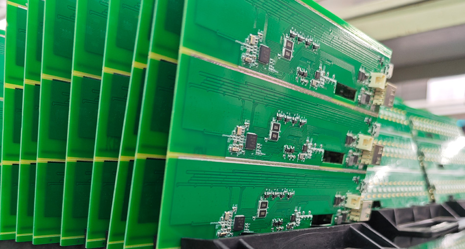 الاستجابة السريعة: كيف يمكن لمصانع PCBA تقصير دورة تسليم الطلبات العاجلة؟