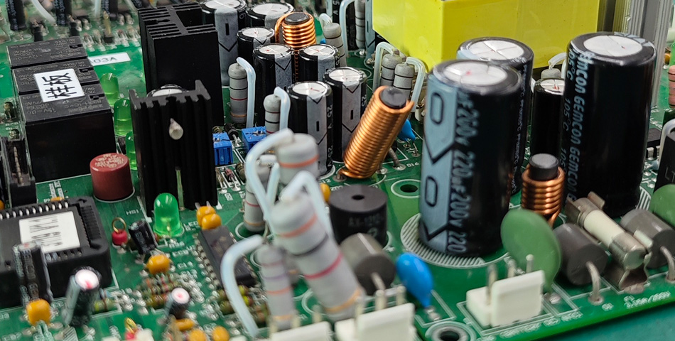 كيف تتعامل مصانع PCBA مع تحديات تركيب المكونات المعقدة؟