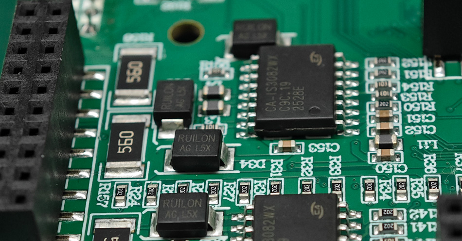 الاستجابة السريعة لاحتياجات العملاء: كيف يعمل فريق الدعم الفني لمصنع PCBA؟