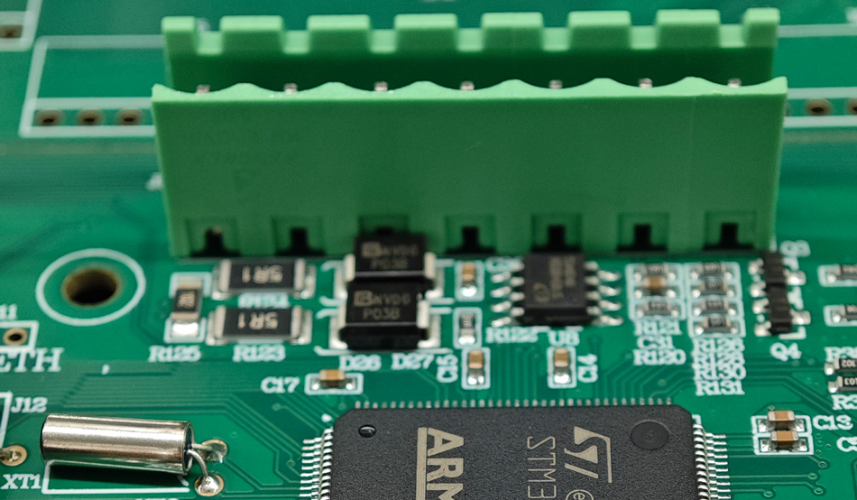 كيف يمكن لمصانع PCBA تقليل تكاليف الإنتاج من خلال الأتمتة؟