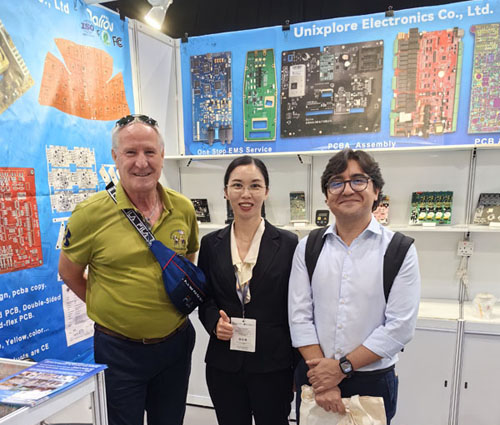 كان المعرض شعبيا بشكل لا يصدق! جذبت منتجاتنا الجديدة عددًا لا يحصى من المعجبين.